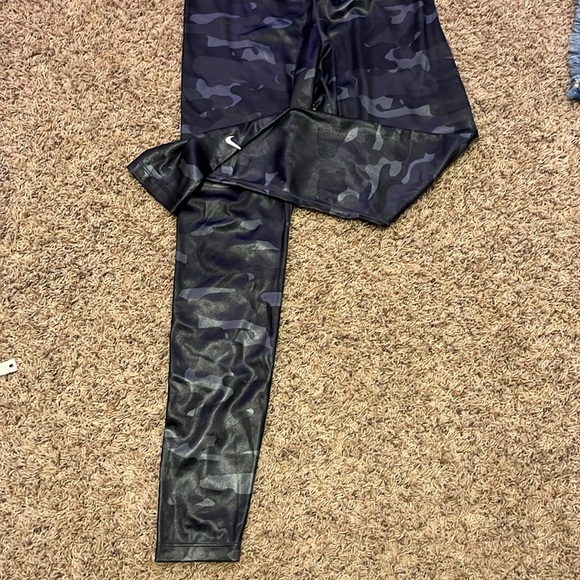 Nike Leggings - Picture 2 of 4